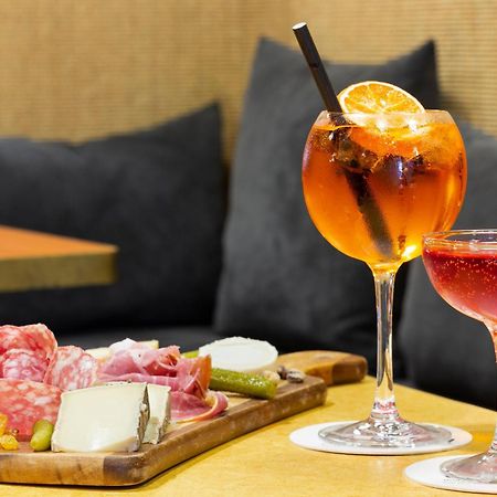 Oh La La ! Hotel Bar Paris Bastille Buitenkant foto